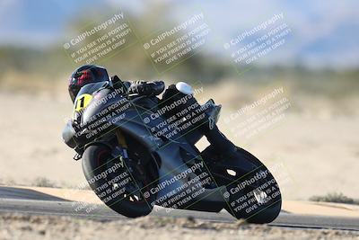 media/Dec-07-2025-CVMA (Sun) [[3e7d2de5dc]]/Race 12- Formula 40 MW and LW/